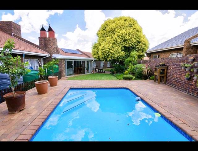 5 BEDROOM HOUSE FOR SALE IN JORDAAN PARK